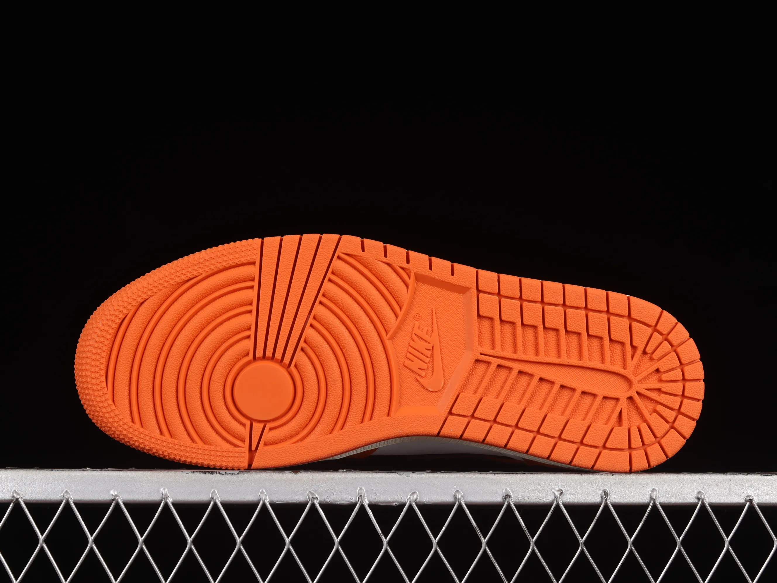 All categories Air Jordan Jordan series basketball shoes Air Jordan 1 High Air Jordan 1 High OG "Starfish" AJ1 Joe 1 Hermes Orange high-top basketball shoes DO9369-101